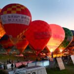 Tourists Enjoy Romance of Hot Air Balloons in Zhejiang 