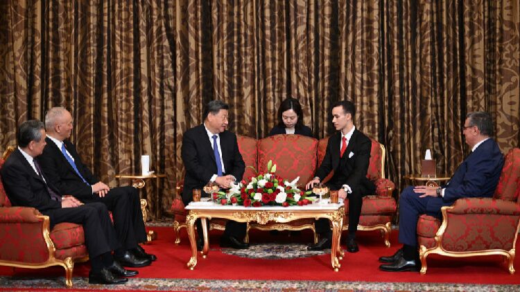 Xi Jinping Meets with Moroccan Crown Prince 