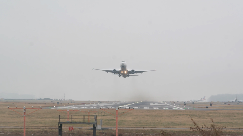 Biden Pushes for Airline Compensation Rule Before Leaving Office Video Poster 