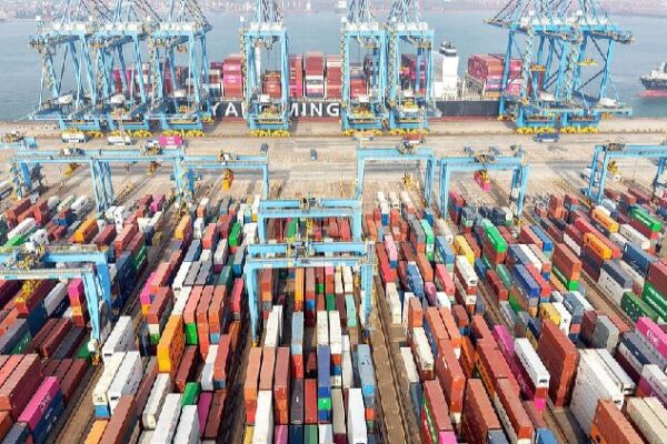 China's foreign trade grows 4.9% in first 11 months