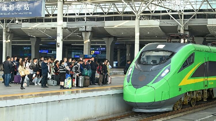 Chinas Railway Passenger Traffic Exceeds 4 Billion in First 11 Months 