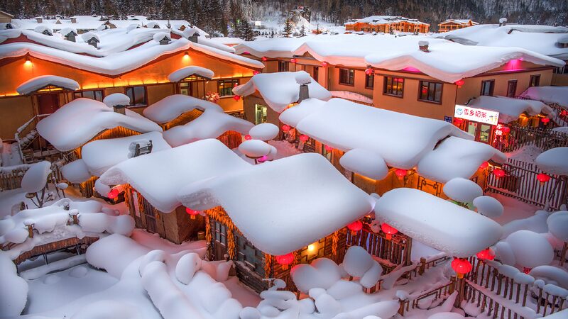 Chinas Snow Town Draws Visitors with Unique Scenery 