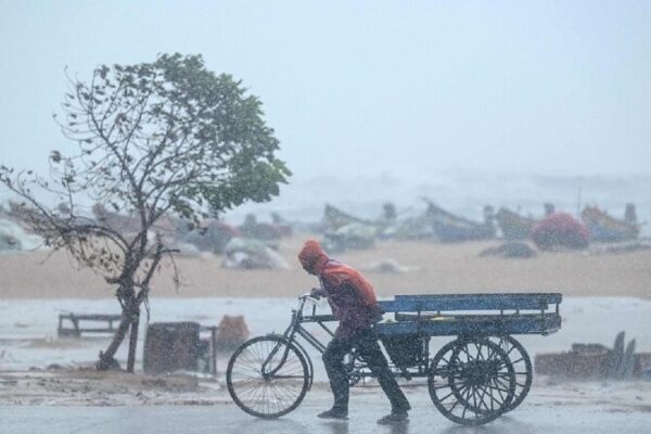 Cyclone Fengal Slams India’s Coast: 3 Dead, Torrential Rains Flood Chennai and Puducherry Cyclone Fengal kills 3, brings heavy rain in India's coastal areas