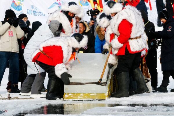 Fanfare as the 5th Harbin Ice Harvest Festival kicks off