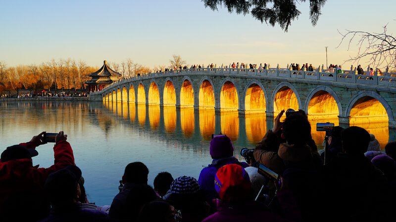 in Winter Kunming Lake is Like a Mirror 