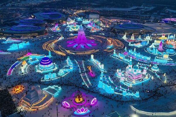 # - My News! Live Harbin Ice and Snow World Draws Visitors to Ne China