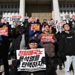 Live Protesters Gather in Front of Parliament in Seoul Video Poster 