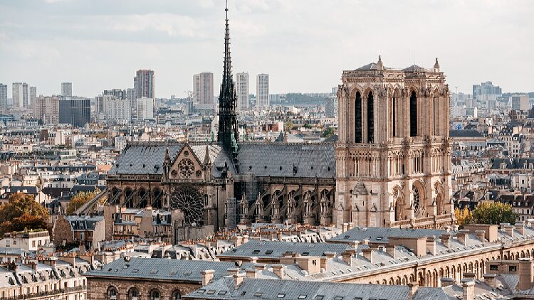 Live View of Notre Dame in Paris 
