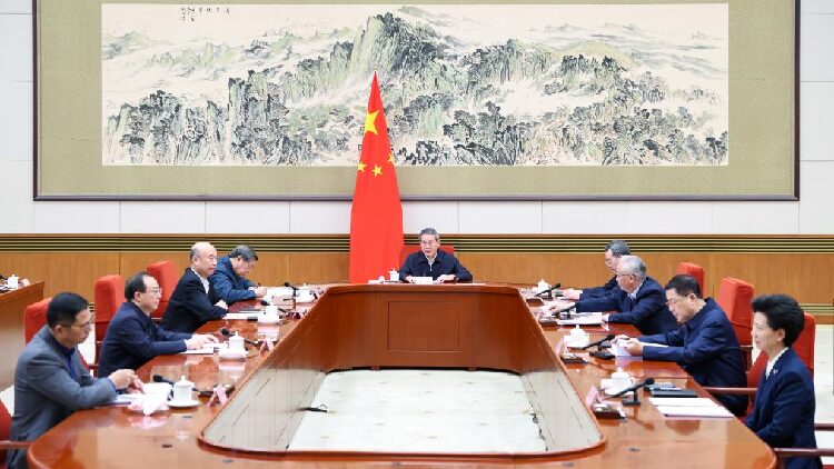 Premier Li Urges Better Regulation of Administrative Law Enforcement 