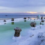 Qarhan Salt Lake Draws Visitors with Its Stunning Colors 
