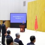 Senior Chinese Officials Pledge Allegiance to Constitution 