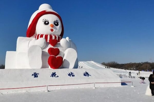 Build a snowman with CGTN in NE China's Harbin