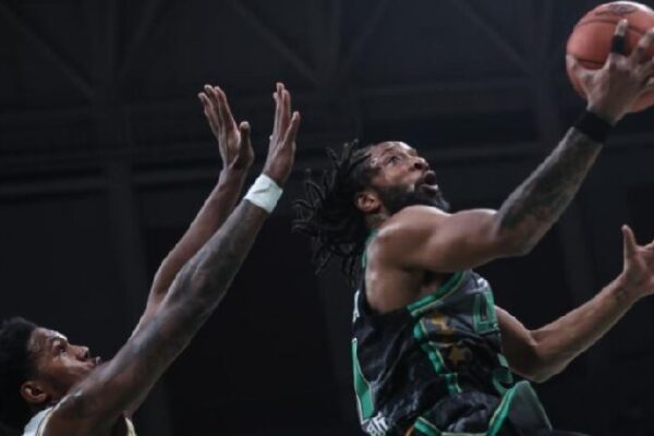 Guangsha Lions Stun Liaoning; Shanghai Sharks Win 13th Straight CBA: Guangsha stun Liaoning, Shanghai rally for 13th straight win
