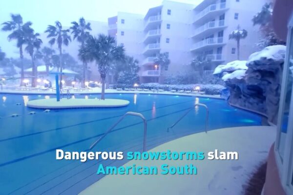 # - My News! Dangerous Snowstorms Slam American South Video Poster