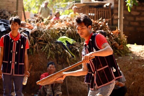 # - My News! Deang Ethnic Villagers Spin Tops to Celebrate the Spring Festival