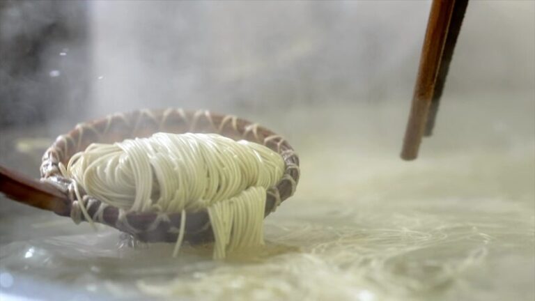 Enjoy a Breakfast Feast of Suzhou Noodles Video Poster