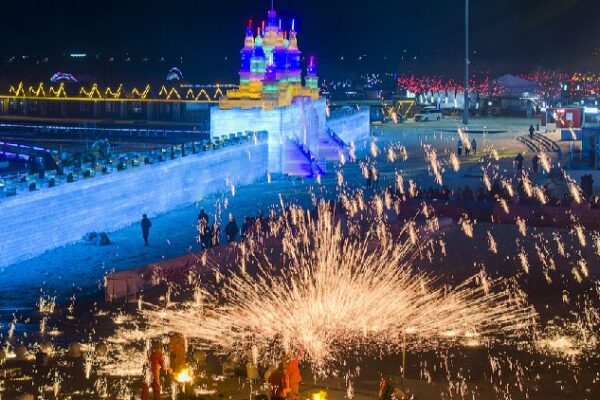 Molten Iron Fireworks Light Up Wolong Lake in Shenyang Experience the magic of molten iron fireworks at Wolong Lake