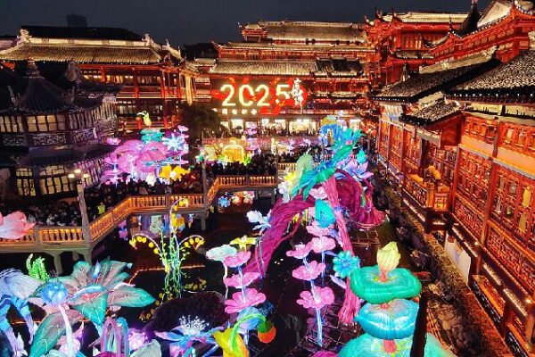 Spring Festival Sparks Economic Boom in China with Record Tourism and Box Office Festive frenzy: Spring Festival ignites China's economy