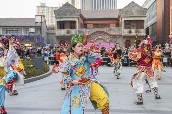 Folk Artists Bring Yingge Dance to Historic Shanghai Block 