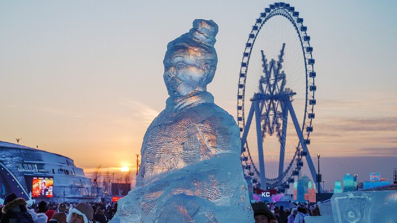 Ice Terracotta Warriors Welcome Visitors in Harbin 