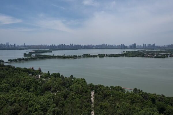 Stunning Views of Wuhan’s Skyline from Chutian Terrace Live: Stunning Wuhan skyline views from the Chutian Terrace video poster