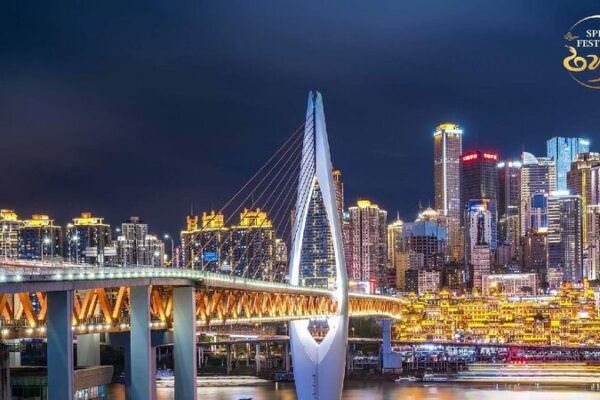 Live the Splendid Night View of Qiansimen Bridge in Chongqing 