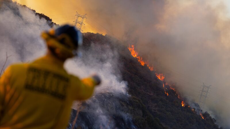 # - My News! Los Angeles Races to Contain Wildfires Before High Winds Return