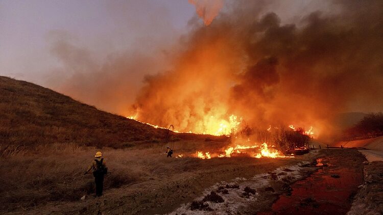 Los Angeles Wildfires Devour Thousands of Homes at Least 10 Dead 