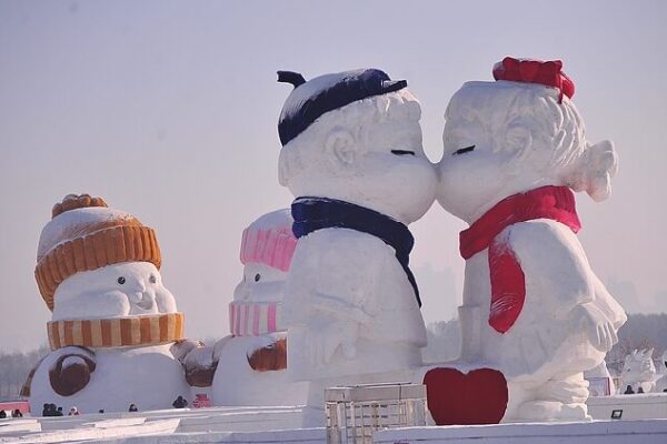 Love-Themed Ice Sculptures Warm Hearts in Harbin Love theme park spreads romantic vibe in Harbin