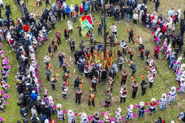 Lusheng Dance a Highlight of Miao Peoples Slope jumping Festival 
