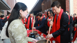 Mainland Official Visits Taiwan Compatriots Ahead of Spring Festival 