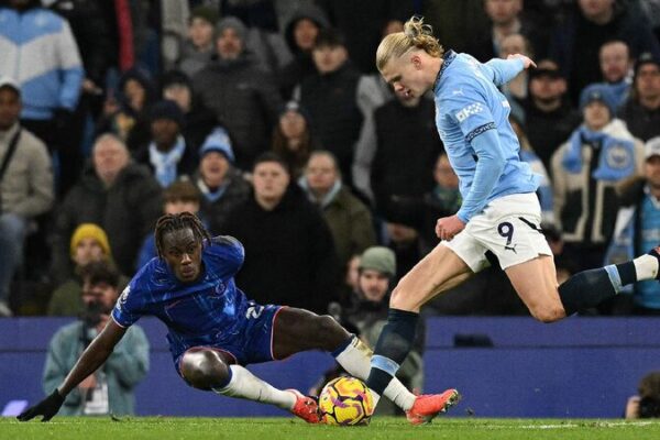Manchester City overcome early error to beat Chelsea 3-1
