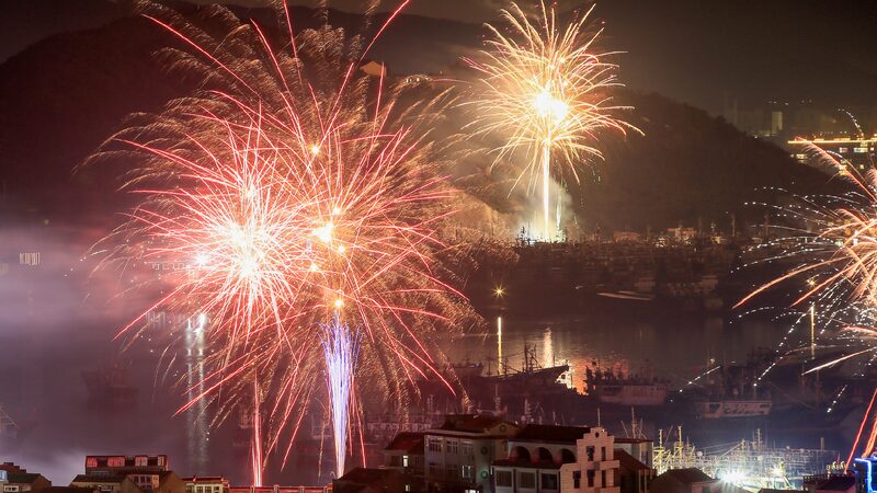 People Welcome Chinese New Year with Dazzling Fireworks 