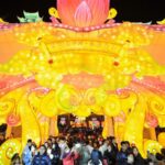 Qinhuai Lantern Festival Lights Up Nanjing 