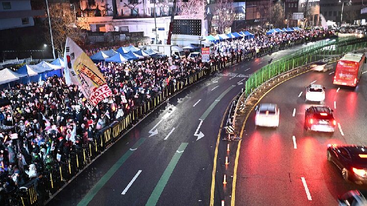 # - My News! S Korean Police Entrusted with Execution of Warrant to Arrest Yoon