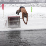 Seniors Experience the Fun of Winter Swimming in Harbin 