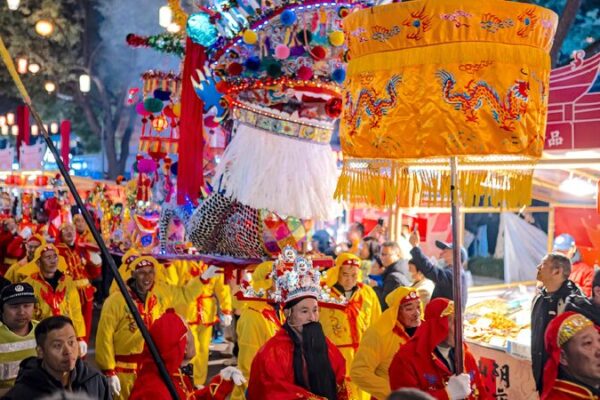 Shaoxing’s Temple Fair Welcomes the Year of the Snake with Festive Cheer Temple fair in Shaoxing ushers in the Year of the Snake