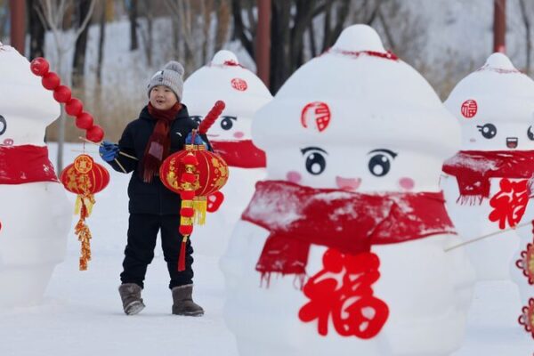 Tourists flock to Harbin for Spring Festival holiday