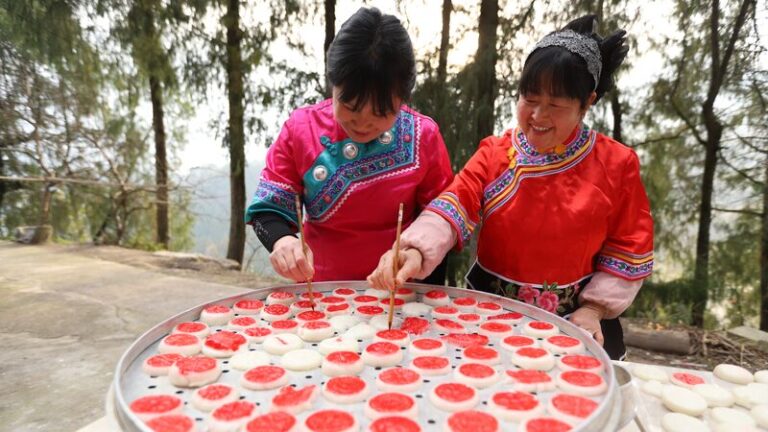 Tujia People Prepare Traditional Food for New Year Celebration
