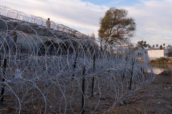 U.S. troop deployment increases at U.S.-Mexico border video poster