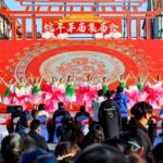 Wuhans Maomiaoji Temple Fair Brims with Festive Spirit 
