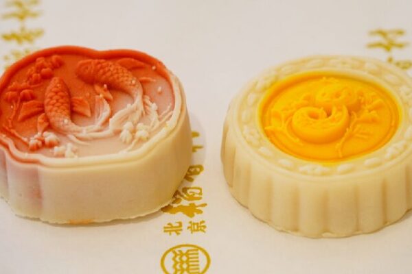 # - My News! Year of the Snake Pastries Sell Like Hot Cakes in Beijing