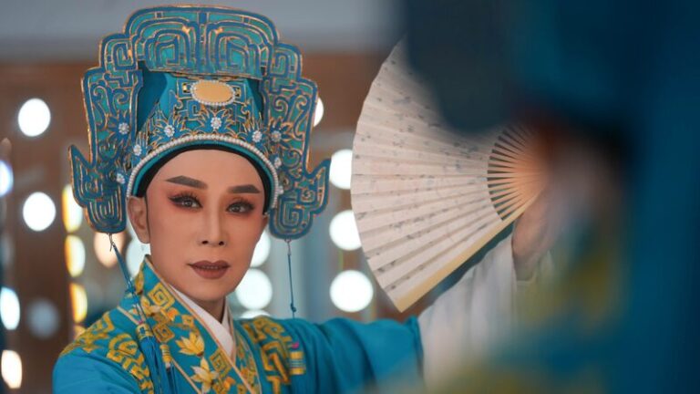 Behind the Scenes Yue Opera
