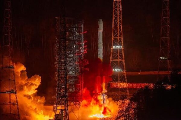 China successfully launches Zhongxing-10R satellite