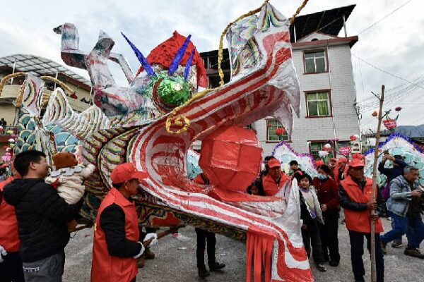 Dragon parade in Fujian enlivens Lantern Festival
