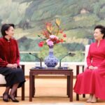 Peng Liyuan Chats over Tea with Wife of Kyrgyz President 