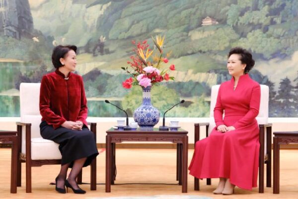 # - My News! Peng Liyuan Chats over Tea with Wife of Kyrgyz President