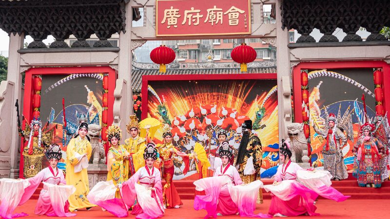 Seven day Guangfu Temple Fair Brings Festive Cheer to Guangzhou 