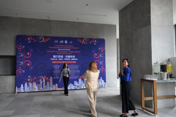 Shanghai launches global roadshow to attract private investment video poster