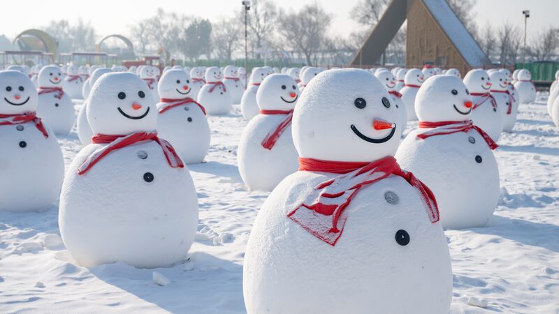 snowman Tribe Entertains Visitors in Harbin 